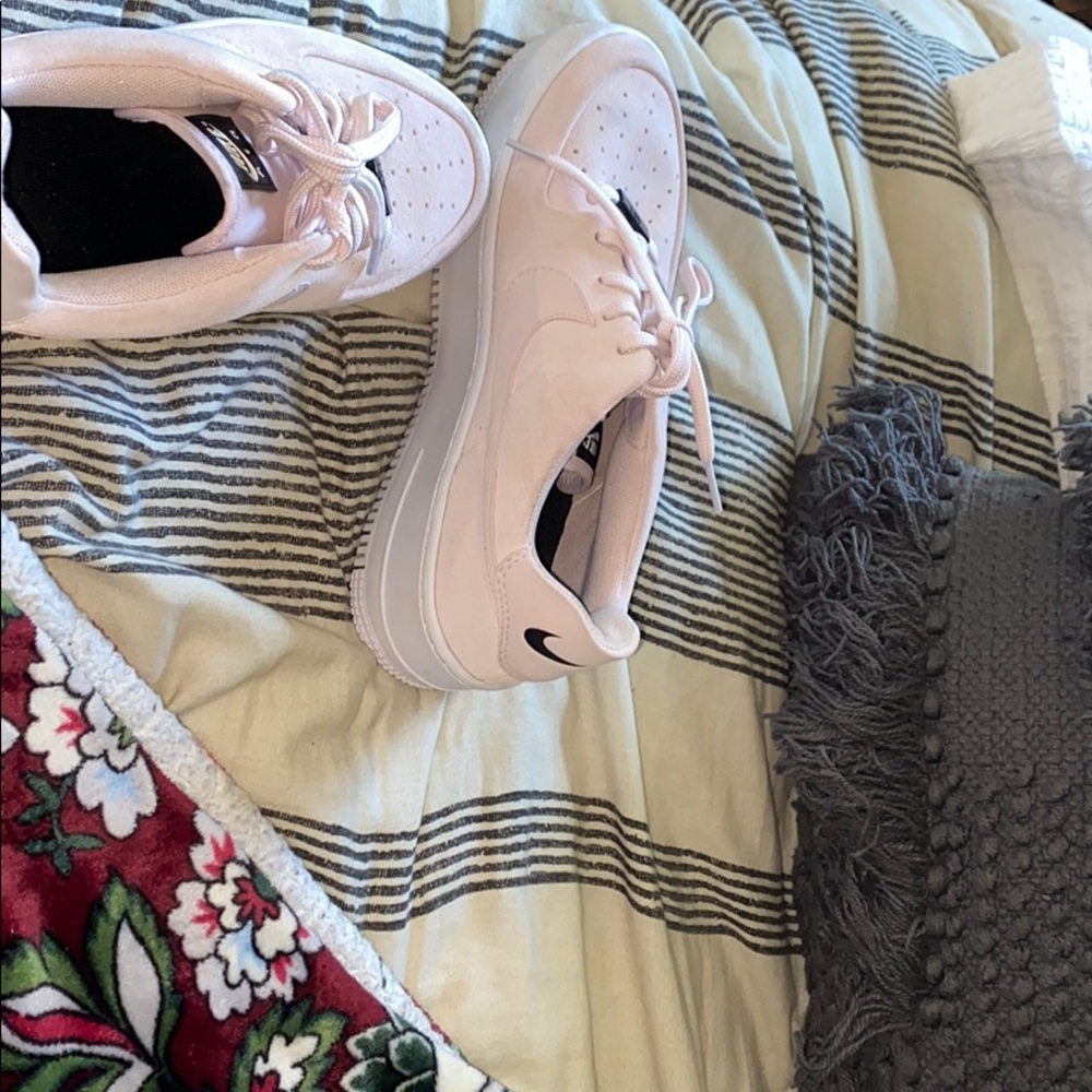 Nike Air Force 1 Sage Low Suede Light Pink 8.5